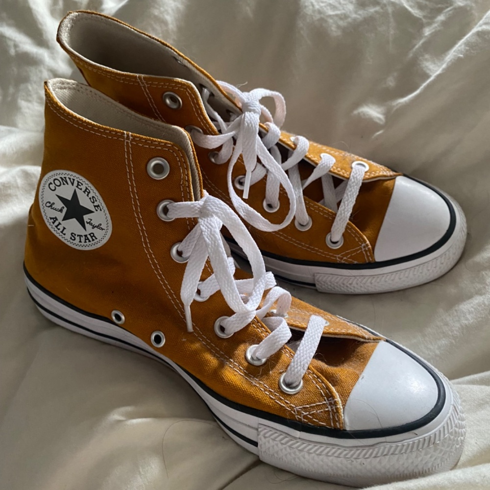Converse - Picture 2 of 4